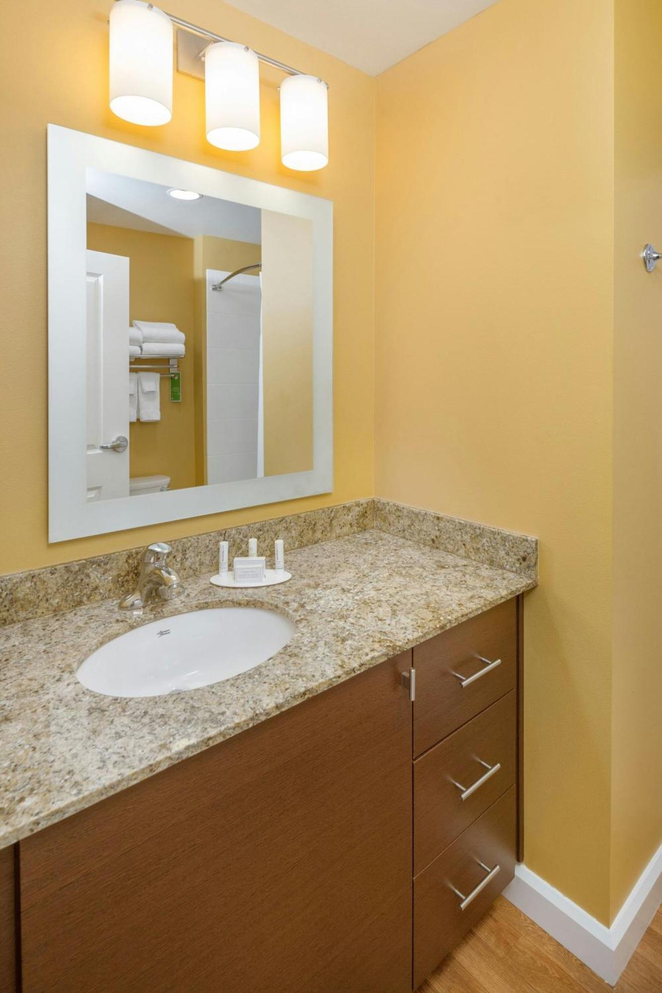 Towneplace By Marriott Suites Portland Vancouver Evergreen Exterior foto